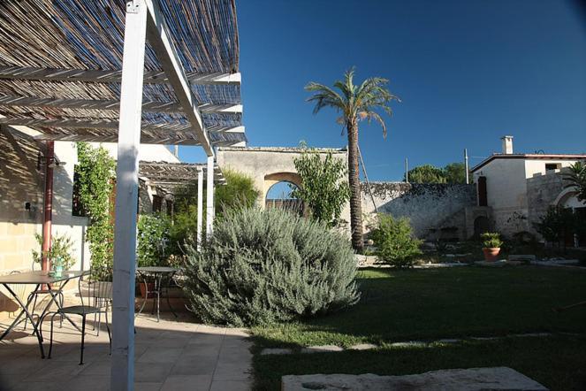 B&B Masseria Dei 12 Granai Minervino di Lecce Exterior photo
