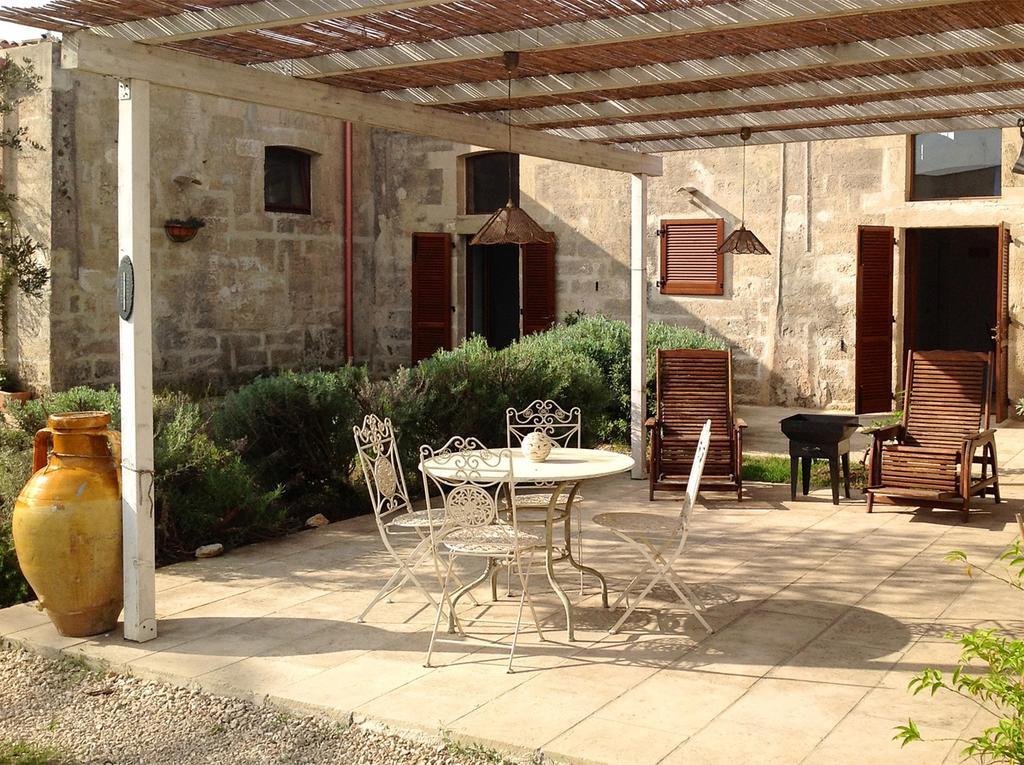 B&B Masseria Dei 12 Granai Minervino di Lecce Exterior photo
